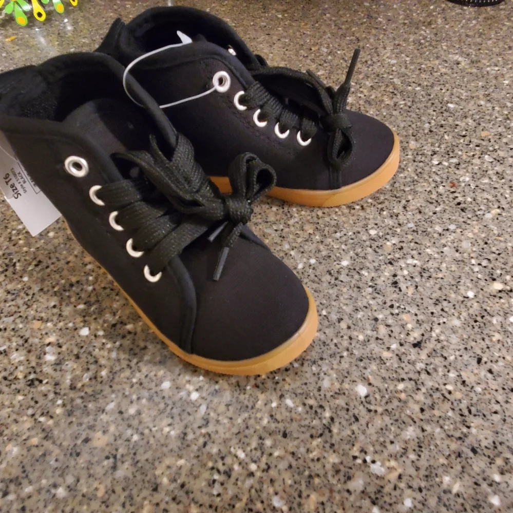 Brand new‎ Toddler 6 black sneakers